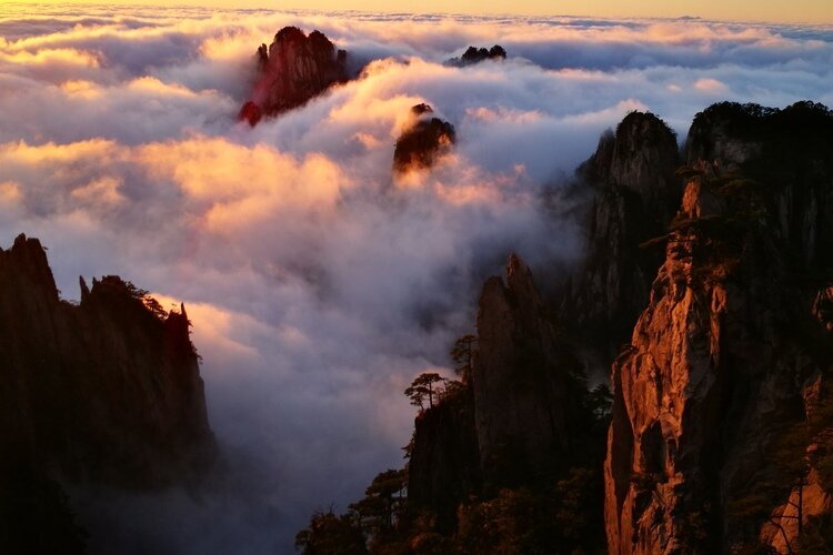 Гора Хуаншань в Аньхое имеет потрясающие пейзажи