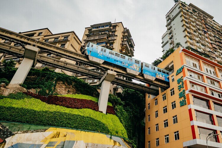 Вы можете увидеть этот поезд метро на станции «Лицзыба».