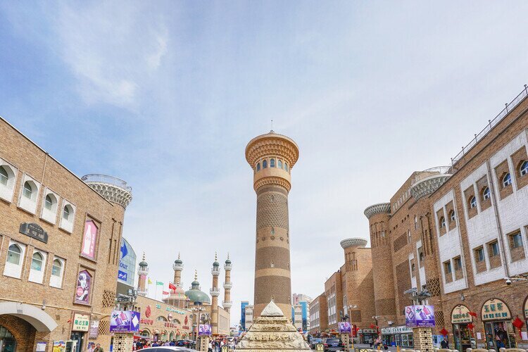 Современный город в центре Азии — Урумчи