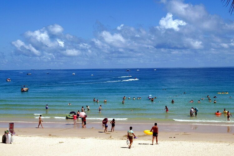 В любое время года здесь всегда много туристов.